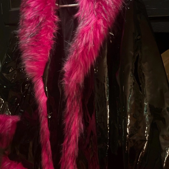 Widow Vinyl Faux Fur Coat ( XXL) - Picture 7 of 10